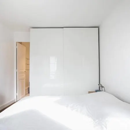 Spacious Loft In The 6th Arr By Guestready